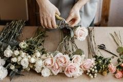 1_florist-making-beautiful-floral-bouquet